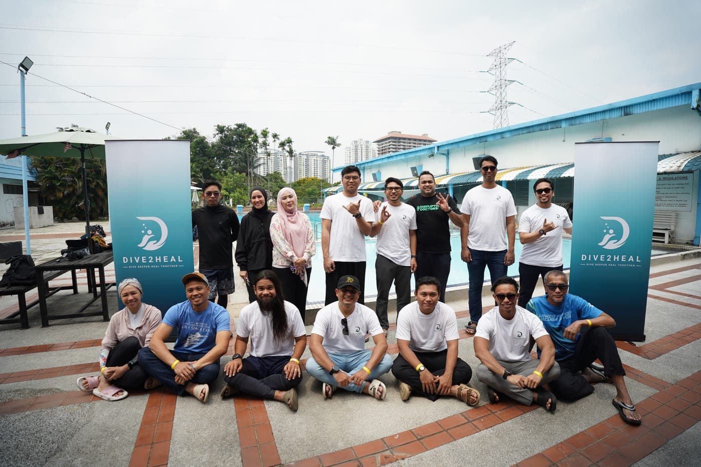 The Dive2Heal community at a pool session